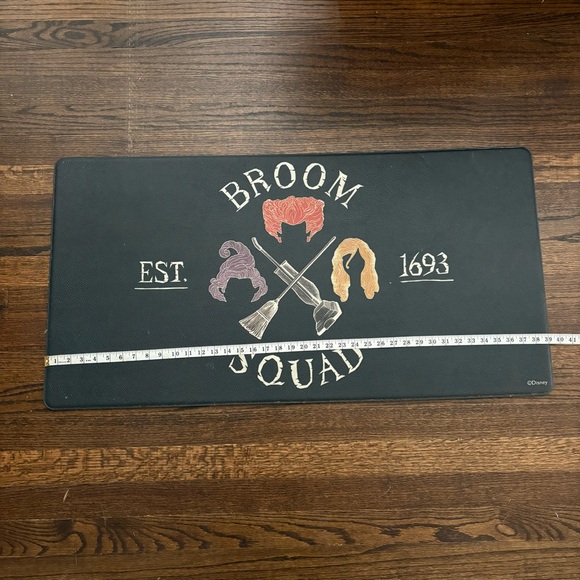 Disney’s Hocus Pocus Halloween Floor Mat 39x20 - Picture 3 of 5
